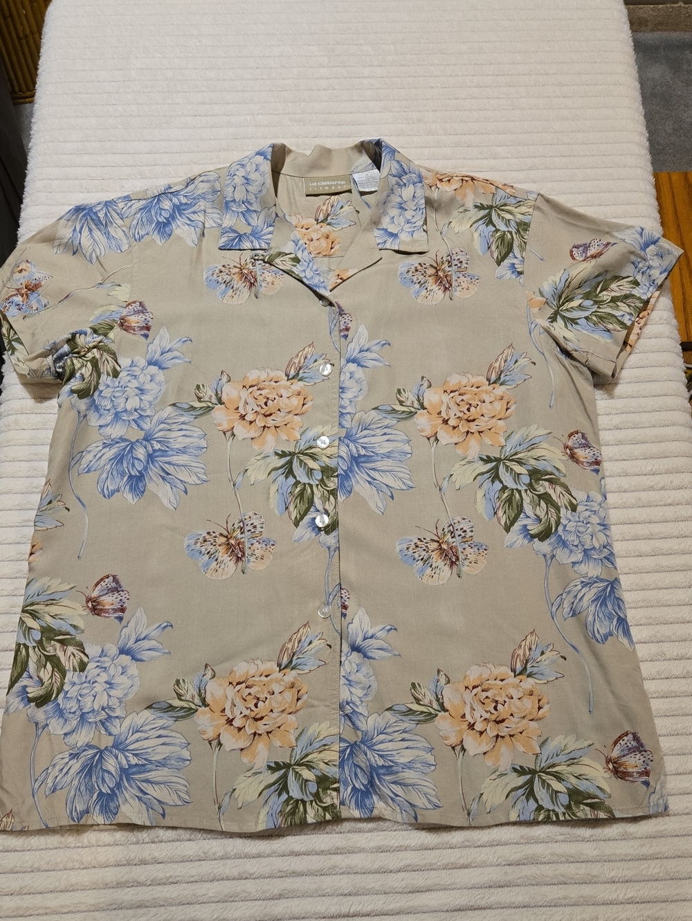 Liz Claiborne Button-Up Shirt